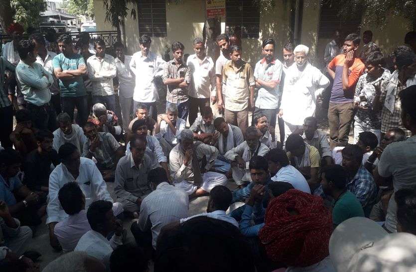 सर्पदंश से किशोरी की मौत, उपचार में कोताही का आरोप, चिकित्सक एपीओ सर्पदंश से किशोरी की मौत, उपचार में कोताही का आरोप, चिकित्सक एपीओ