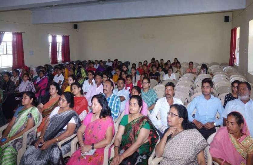 कॉलेज कम्यूनिटी कनेक्ट प्रोग्राम में कम रही अभिभावकों की भागीदारी कॉलेज कम्यूनिटी कनेक्ट प्रोग्राम में कम रही अभिभावकों की भागीदारी