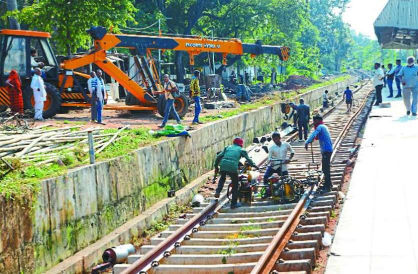 Jabalpur railway station cleaning system fail सारे जतन फेल, जबलपुर रेलवे स्टेशन की सफाई व्यवस्था बेपटरी