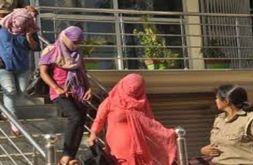 sex racket देह व्यापार का अड्डा बना यूपी का यह जिला, बड़ी संख्या में पकड़े जाते हैं युवक-युवतियां