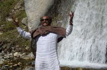 Rajinikanth-leaves-for-himalayas-pilgrim-trip for Himalaya रजनीकांत की फिल्म दरबार की शूटिंग पूरी हुई, अब चले दस दिनों के लिए हिमालय
