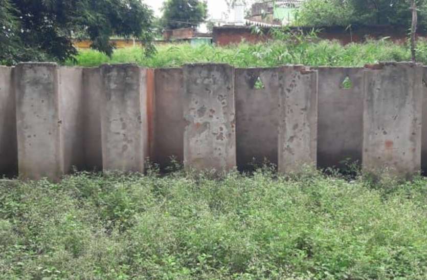 Such toilets are teasing the Clean India Mission स्वच्छ भारत मिशन को मुंह चिढ़ा रहे ऐसे शौचालय