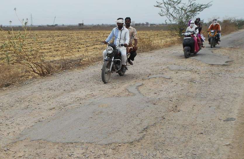 sultanpur, kota सड़कों पर गड्ढे, सफर में हिचकोले.....