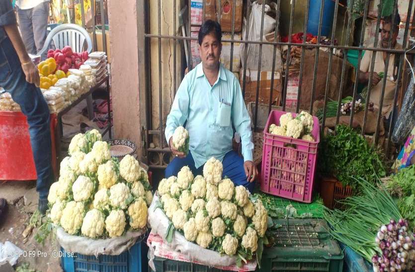 महंगाई ने बिगाड़ा रसोई का जायका, नई सब्जियां पकड़ से दूर महंगाई ने बिगाड़ा रसोई का जायका, नई सब्जियां पकड़ से दूर