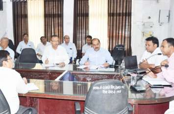 Singrauli collector angry at slow pace of construction work निर्माण कार्य में सुस्ती पर कलेक्टर ने लगाई फटकार, बोले अब करेंगे कार्रवाई