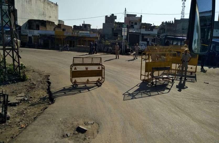 मालपुरा कर्फ्यू में आज10 घंटे की ढील, इंटरनेट पर 16 अक्टूबर तक रहेगी रोक मालपुरा कर्फ्यू में आज10 घंटे की ढील, इंटरनेट पर 16 अक्टूबर तक रहेगी रोक