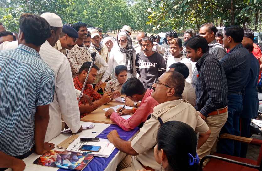 ६४ वाहन नीलामी में लोगों ने खरीदे ६४ वाहन नीलामी में लोगों ने खरीदे