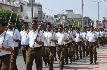 Volunteers mixed step by step स्वयंसेवकों ने मिलाए कदम से कदम