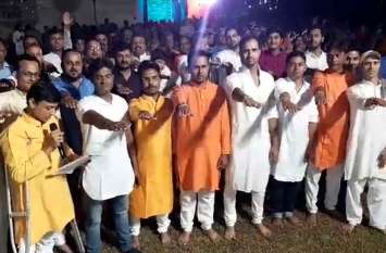 People taken oath not to use single use plastic in banswara बांसवाड़ा में चौबीसा ब्राह्मण समाज की पहल, मां दुर्गा की प्रतिमा के समक्ष ली सिंगल यूज प्लास्टिक का उपयोग नहीं करने की शपथ