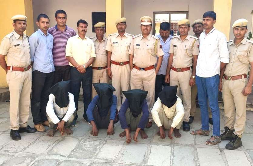 उचक्कों को महंगा पड़ गया लालच करना उचक्कों को महंगा पड़ गया लालच करना