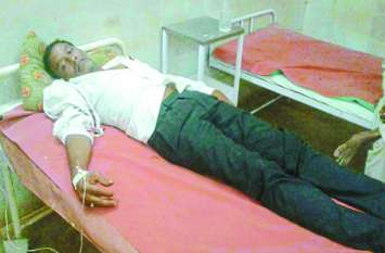 Fight between sarpanch beneficiary over payment of toilet incentive शौचालय प्रोत्साहन राशि भुगतान नहीं होने से भंग हो रही शांति, सरपंच व हितग्राही के बीच जमकर हुई मारपीट