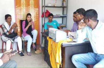 Woman patwari arrested for taking bribe in Bemetara, ACB action रिश्वत लेते महिला पटवारी को ACB ने रंगे हाथों पकड़ा, बुजुर्ग किसान की शिकायत पर कार्रवाई