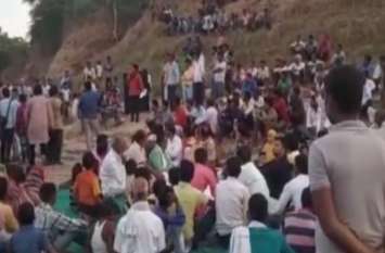 Chambal songs in etawah ख्यातिलब्ध गायक डॉ गजल श्रीनिवास ने चंबल गीत से किया मंत्रमुग्ध