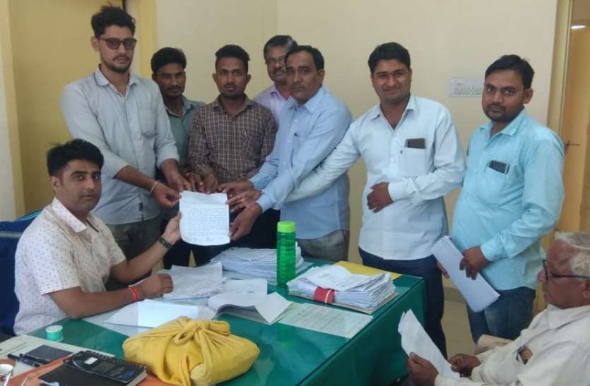 अवैध निर्माण रुकवाने गए पटवारी के साथ मारपीट, मोबाइल छीना अवैध निर्माण रुकवाने गए पटवारी के साथ मारपीट, मोबाइल छीना