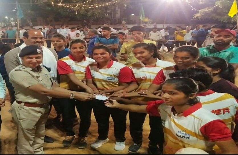 किशनगढ़ सुभाष क्लब की महिला टीम बनी चैम्पियन किशनगढ़ सुभाष क्लब की महिला टीम बनी चैम्पियन
