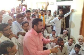 The indefinite strike of the farmers started किसानों का बेमियादी धरना शुरू
