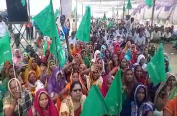 Kisan Mahapanchayat in Up Mirzapur for Land compensation UP: मुआवजे को लेकर आंदोलन कर रहे किसानों ने बुलाई महापंचायत, चार गुना मुआवजा पर अड़े