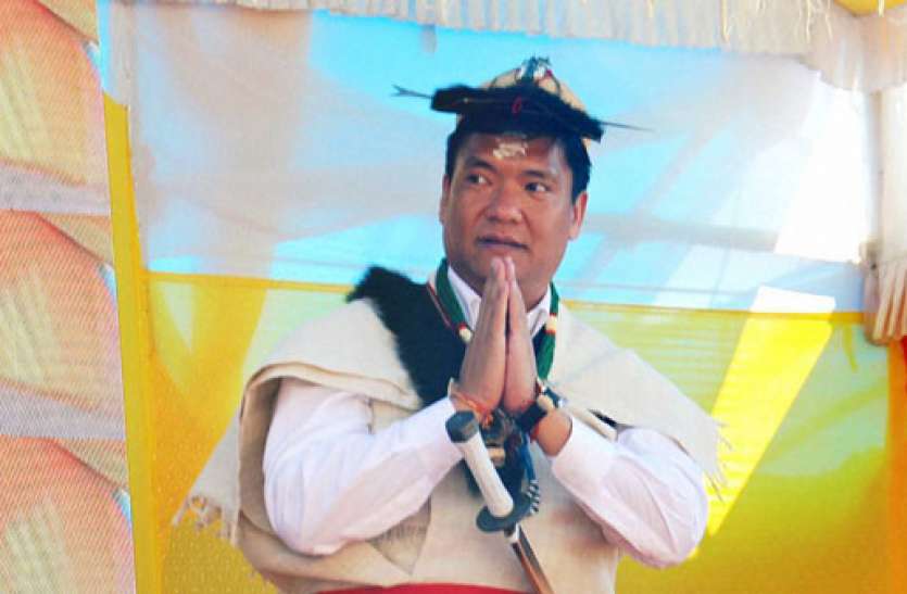 pemaa.jpg महंगी लग्जरी कार नहीं बल्कि ये मुख्यमंत्री करते हैं Bullet की सवारी