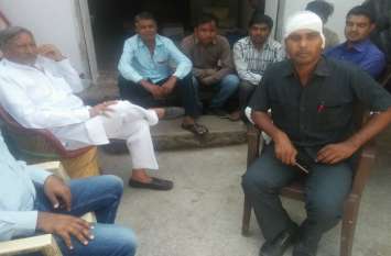 MLA's security personnel also assaulted, loaded pistol विधायक के सुरक्षा कर्मी से मारपीट, लोडेड पिस्टल भी ले गए