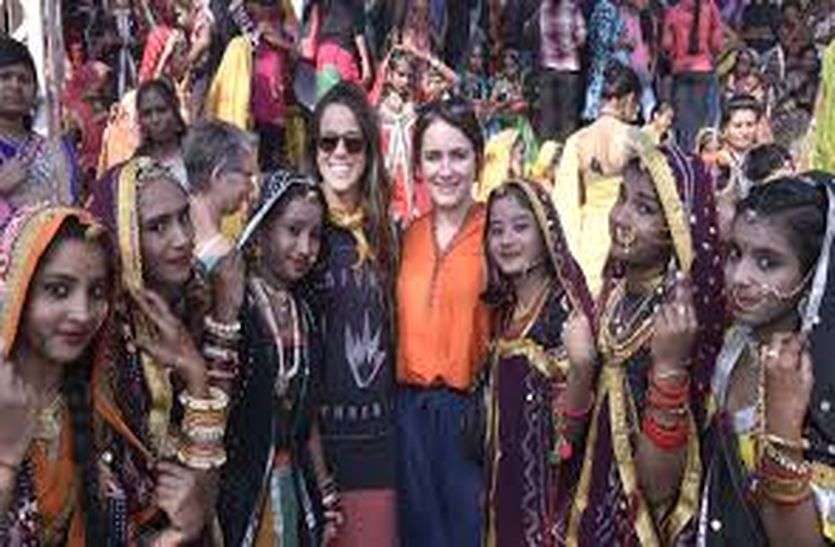 अन्तरराष्ट्रीय ख्याति प्राप्त पुष्कर मेले में महिला सशक्तीकरण एवं गांधी दर्शन की दिखेगी झलक अन्तरराष्ट्रीय ख्याति प्राप्त पुष्कर मेले में महिला सशक्तीकरण एवं गांधी दर्शन की दिखेगी झलक