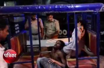 fight between two groups नमाज पढ़कर जा रहे लोगों से खूनी संघर्ष, फायरिंग और पथराव में कई घायल, देखें वीडियो