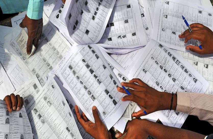 voter list लापरवाही बरतने पर 8 बीएलओ निलंबित, 155 को कारण बताओ नोटिस