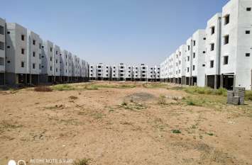 Construction of pradhan mantri awas yojana entangled in 33 crores 33 करोड़ के फेर में उलझा प्रधानमंंत्री आवासों का निर्माण