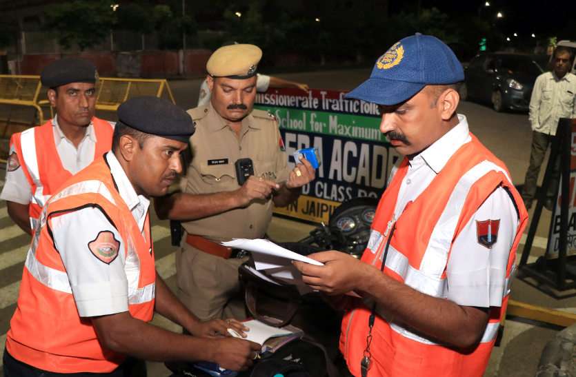 किसी को गाड़ी दे तो रहे सावधान, चालक ने नियम तोड़ा तो वाहन मालिक पर भी होगा जुर्माना किसी को गाड़ी दे तो रहे सावधान, चालक ने नियम तोड़ा तो वाहन मालिक पर भी होगा जुर्माना