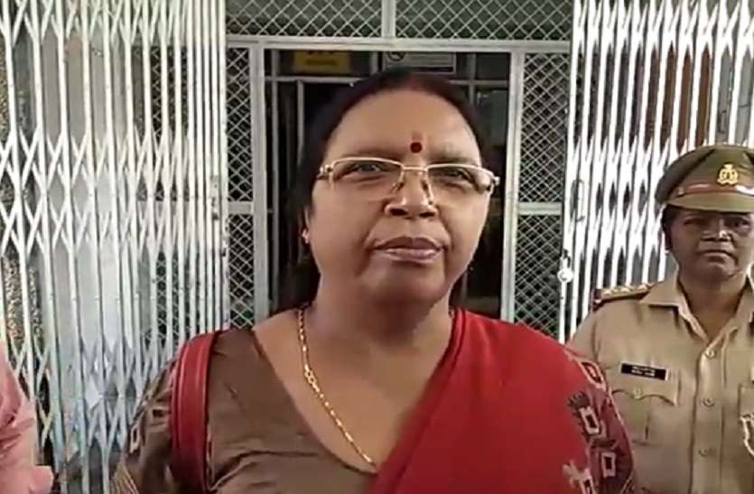 महिला आयोग की सदस्य का अस्पताल में छापा, आशाओं में मचा हड़कम्प महिला आयोग की सदस्य का अस्पताल में छापा, आशाओं में मचा हड़कम्प