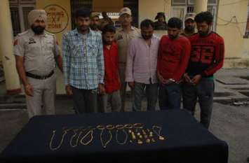 interstate thief gang arrested by police in Jammu Kashmir अंतरराज्यीय चोर गिरोह का पर्दाफाश, सोना व नगदी बरामद