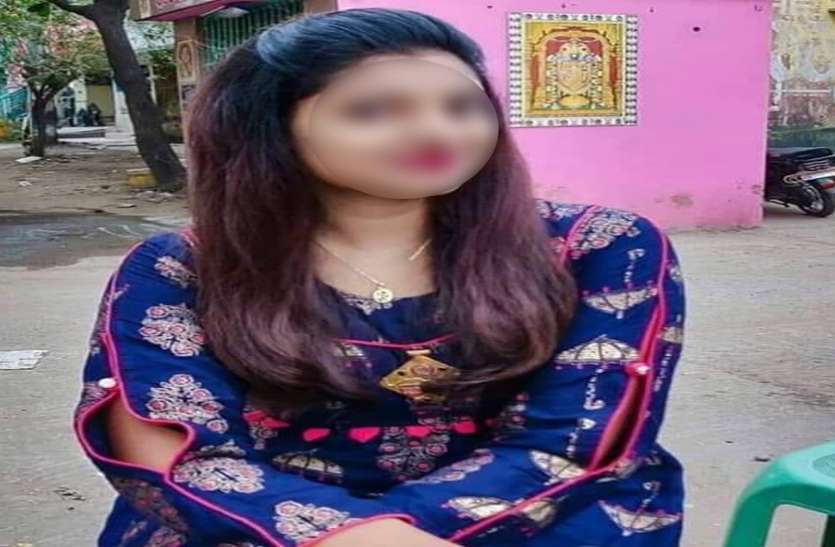 लड़की घर में थी अकेली, दीवार फांद पहुंच गया भाभी के घर और उसकी छोटी बहन के साथ... लड़की घर में थी अकेली, दीवार फांद पहुंच गया भाभी के घर और उसकी छोटी बहन के साथ...