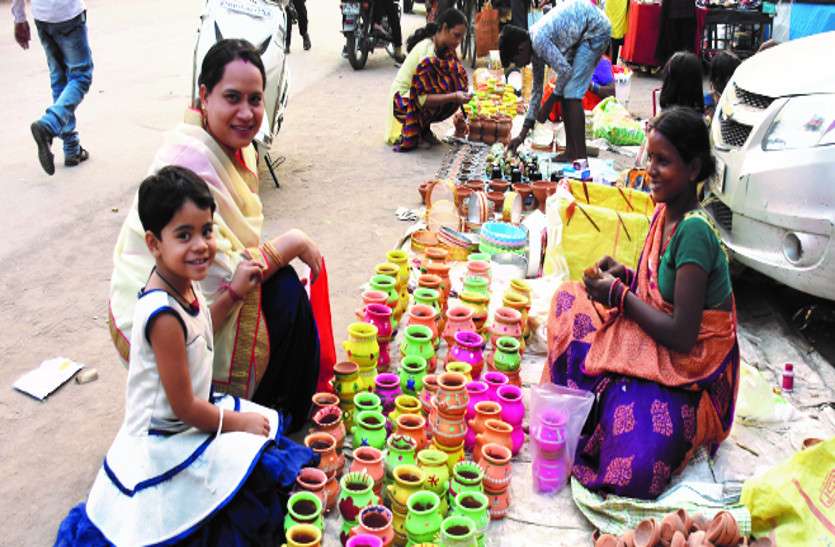 करवाचौथ: इस बार विशेष संयोग, सुहागिनों के व्रत रखने पर परम सौभाग्य की होगी प्राप्ति करवाचौथ: इस बार विशेष संयोग, सुहागिनों के व्रत रखने पर परम सौभाग्य की होगी प्राप्ति
