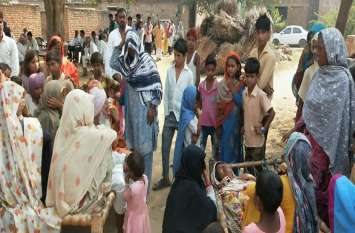 Villagers agreed to take the dead body after several hours of talks कई घंटों की वार्ता के बाद शव लेने पर राजी हुए ग्रामीण