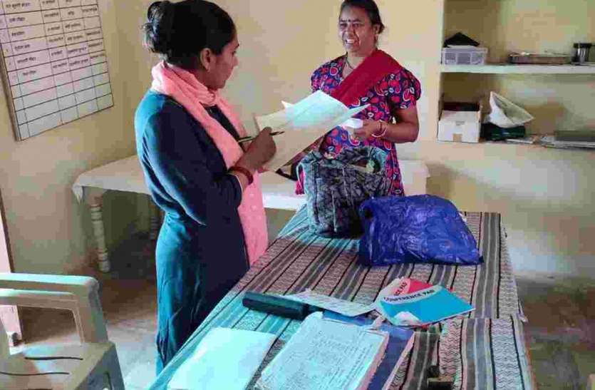 कहीं बंद मिले कार्यालय, कहीं अनुपस्थित मिले कर्मचारी कहीं बंद मिले कार्यालय, कहीं अनुपस्थित मिले कर्मचारी