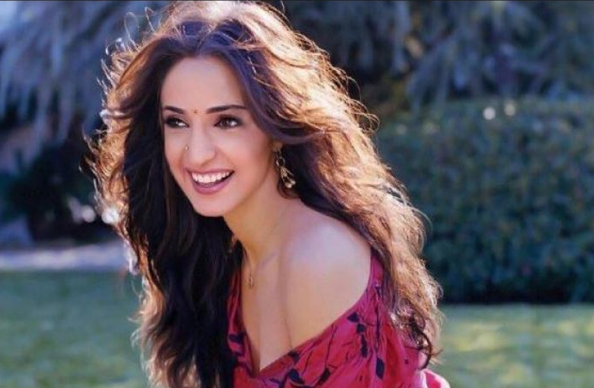 जब मेरे पति ने फिल्म में किसिंग सीन किया है तो मैं क्यों नही: सनाया ईरानी जब मेरे पति ने फिल्म में किसिंग सीन किया है तो मैं क्यों नही: सनाया ईरानी