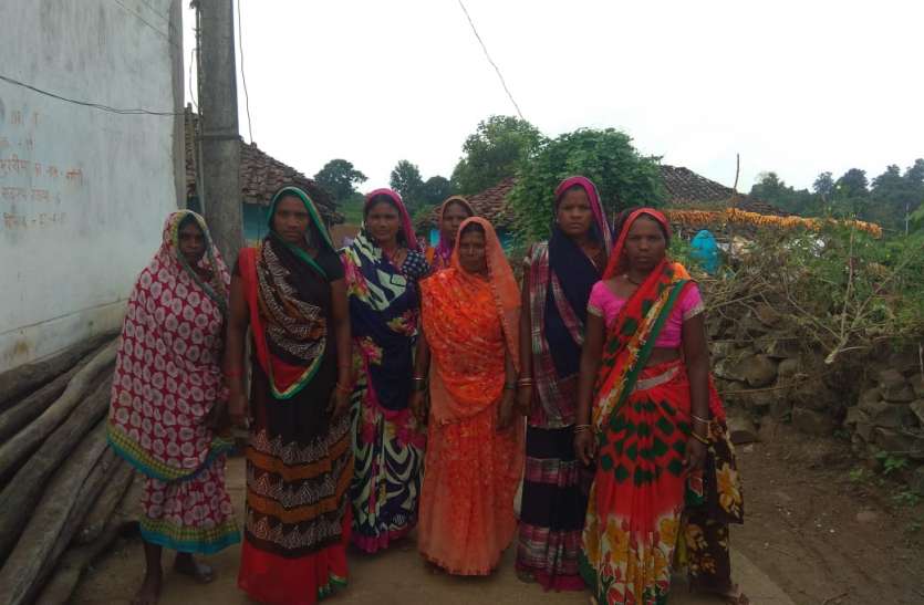 महिलाओं की एक पहल ने बदली गांव की तस्वीर महिलाओं की एक पहल ने बदली गांव की तस्वीर