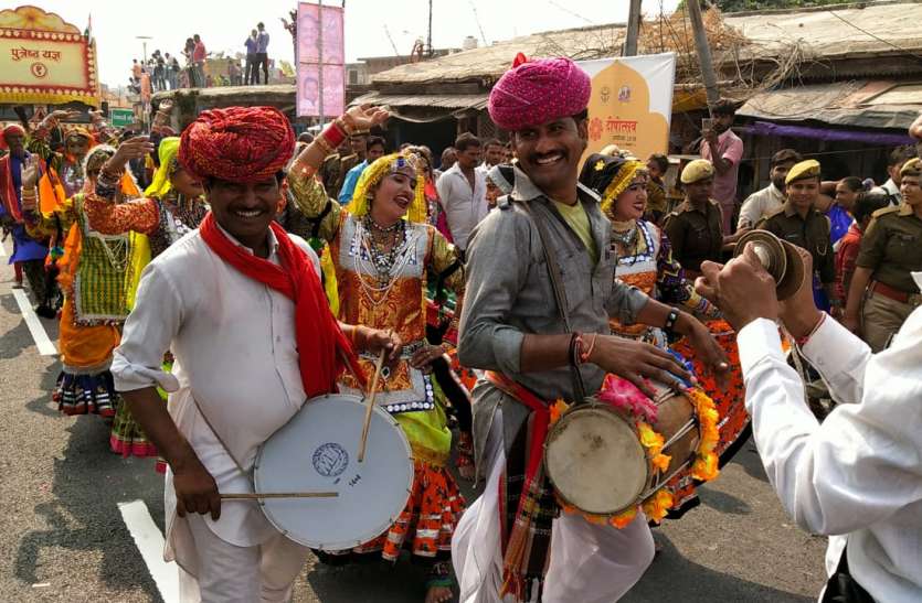 Deepotsav Ayodhya 2019 preparations are complete in Ayodhya दीपोत्सव 2019 : बुन्देलखंडी ढोल की थाप पर बिखरेंगे अवधी लोक कला के रंग