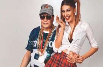 bigg boss ex contestent anup jalota and jasleen mathur together भजन छोड़ हिप हॉप अवतार में नज़र आए अनुप जलोटा, जसलीन के संग ऐसी फोटो हो रही हैं वायरल