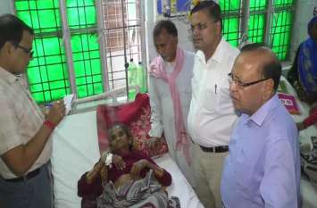 Nodal officer inspected district hospital in Mahoba महोबा में नोडल अधिकारी ने जिला अस्पताल का किया निरीक्षण,देखें वीडियो