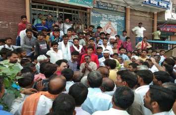 govt doctor receive 40 thousand fees, boy dies सरकारी डॉक्टर ने ली 40 हजार फीस, किशोर की मौत