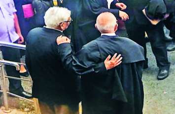Map of birthplace torn in a full court भरी अदालत में फाड़ा जन्मभूमि का नक्शा