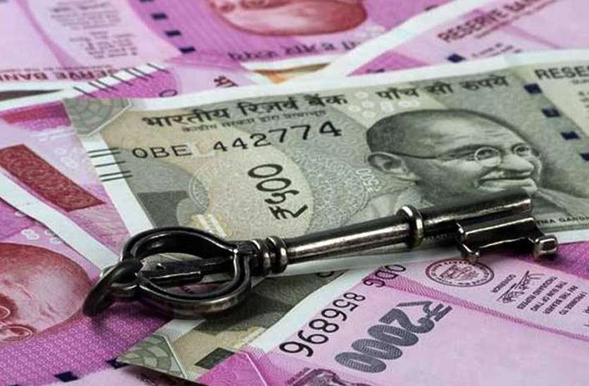 online fraud in ajmer बातों में उलझाया और..महिला के एटीएम से जाते ही खाते से उड़ाए 18 हजार