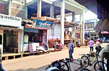 Millions spent on building complex, yet no women's toilet कॉम्प्लेक्स निर्माण पर लाखों खर्च लेकिन महिला प्रसाधन की कोई व्यवस्था नहीं