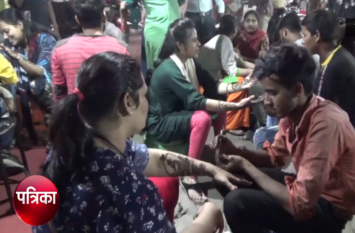 karwa chauth occasion on hapur market करवा चौथ पर घरों से ऐसे निकली महिलाएं, बाजारों में व्यापारियों को हुआ बड़ा फायदा- देखें वीडियो