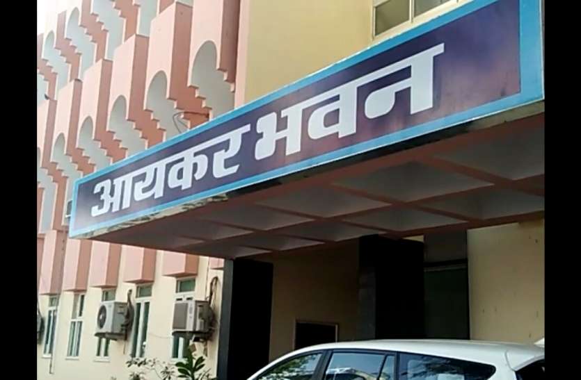Serve action at real estate businessman's house in bikaner रियल एस्टेट कारोबारी के घर पर सर्व की कार्रवाई