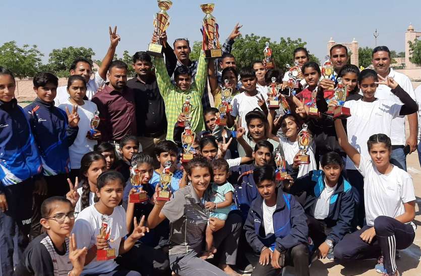 Churu winner of 17 and 19 year old athlete चुरू १७ एवं १९ वर्षीय एथलीट का बना विजेता