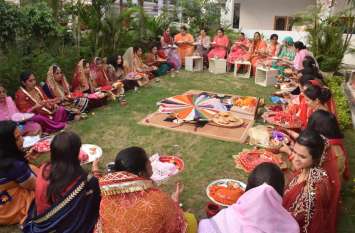 karwa chauth celebration in lalitpur हर्षोल्लास के साथ मनाया गया करवा चौथ का त्योहार