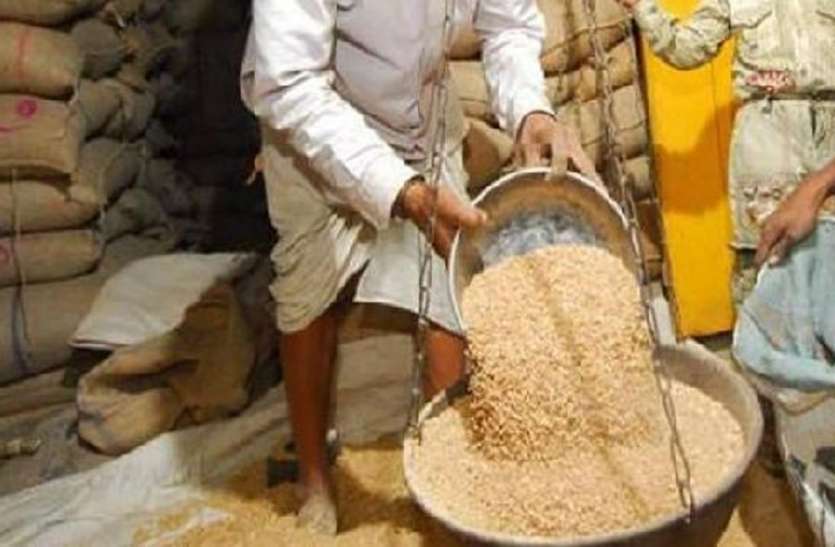 Wheat गेहूं खरीद तो लिए, रखने की जगह ही नहीं है