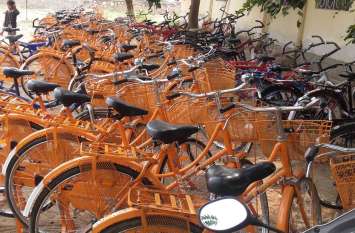 Girls' bicycles are not for the promotion of Congress कांग्रेस के प्रचार के लिए नहीं हैं बालिकाओं की नि:शुल्क साइकिलें
