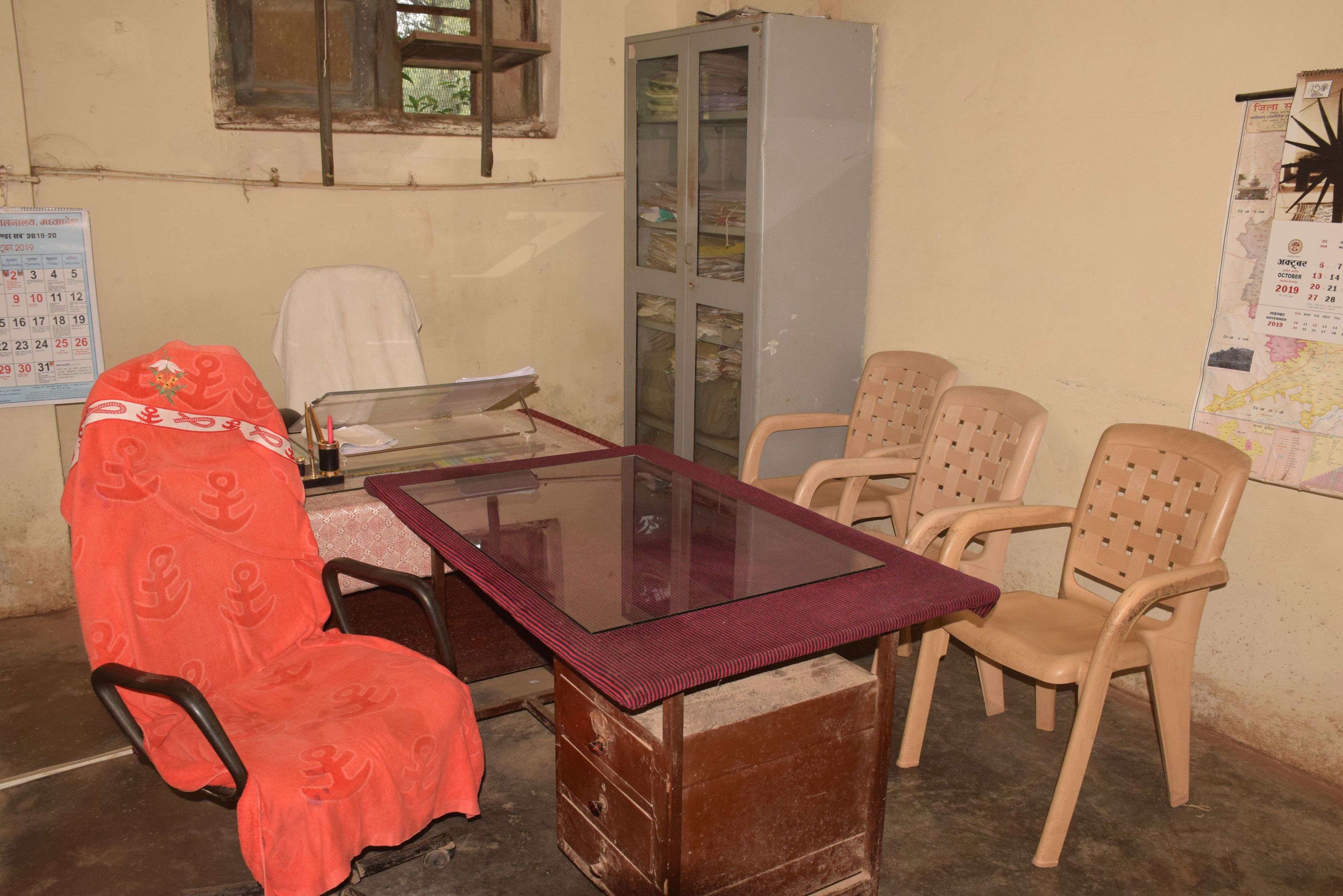 तस्वीरों में देखिए शिक्षा विभाग की कार्यप्रणाली का सच, ऐसे में रिजल्ट का ग्राफ तो गिरेगा ही तस्वीरों में देखिए शिक्षा विभाग की कार्यप्रणाली का सच, ऐसे में रिजल्ट का ग्राफ तो गिरेगा ही
